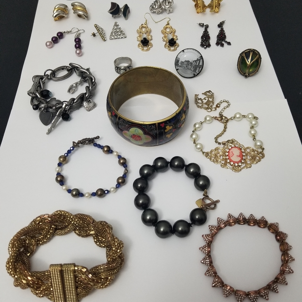 Bundle of Fashion Jewelry
